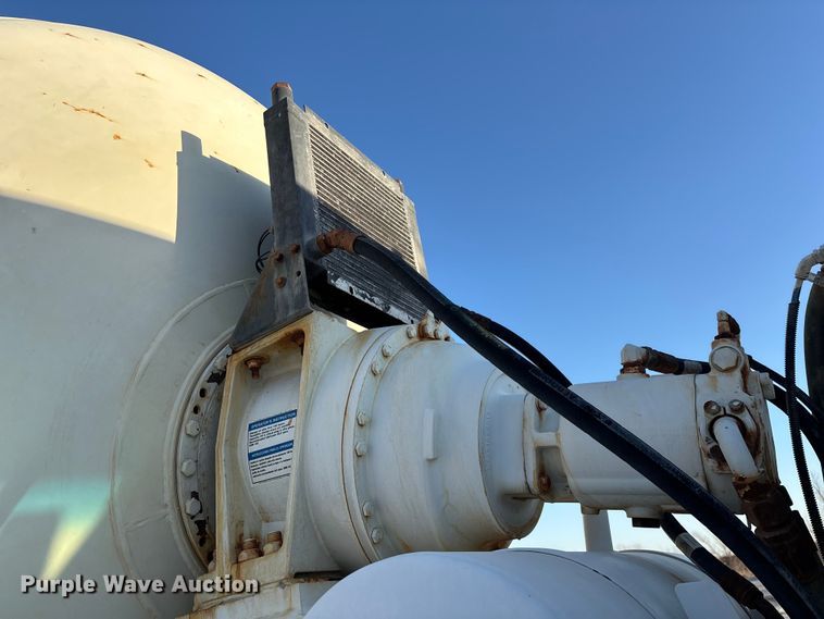 image for item EO4088 2018 Peterbilt 567 ready mix truck