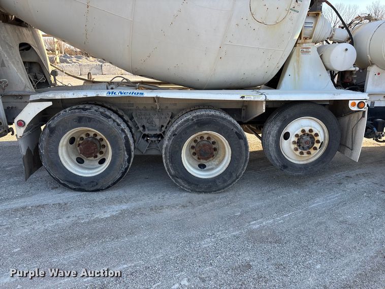 image for item EO4088 2018 Peterbilt 567 ready mix truck
