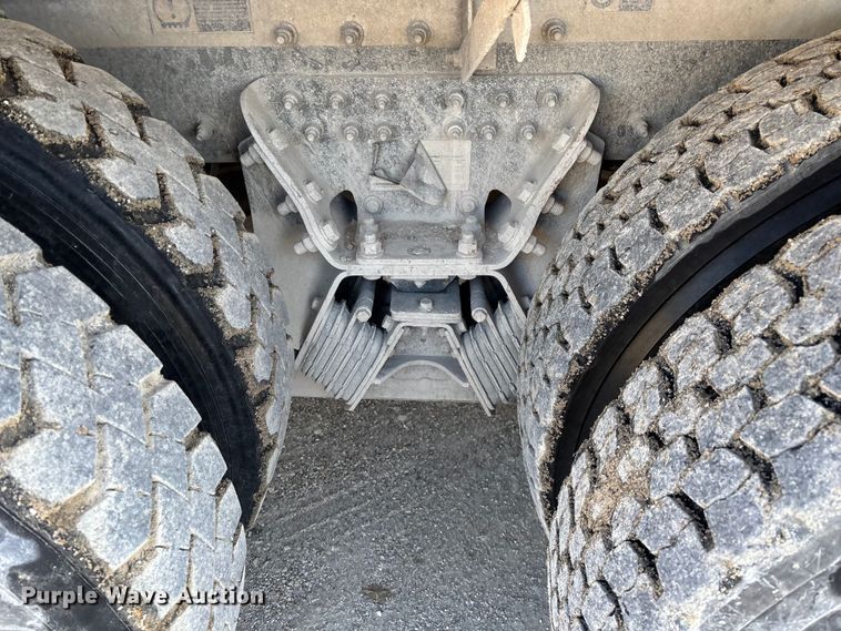 image for item EO4088 2018 Peterbilt 567 ready mix truck