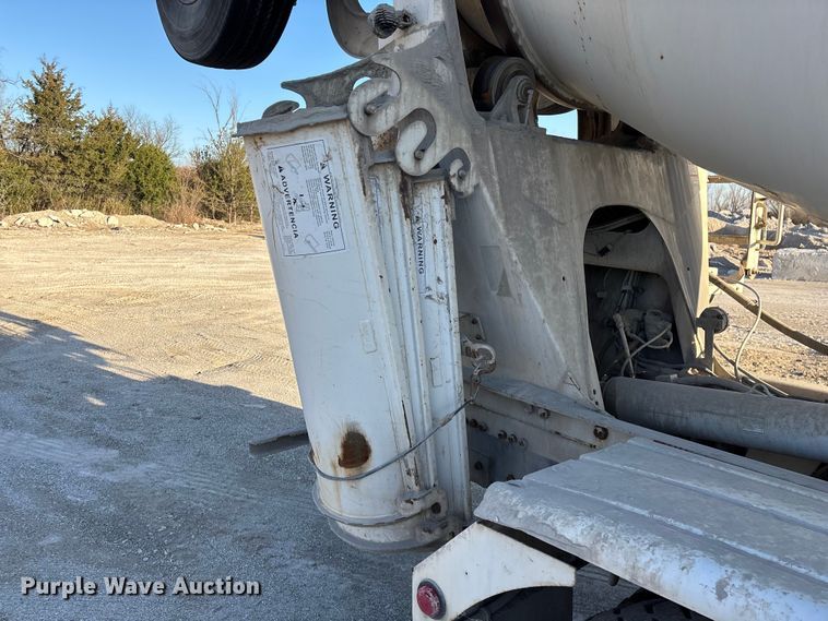 image for item EO4088 2018 Peterbilt 567 ready mix truck