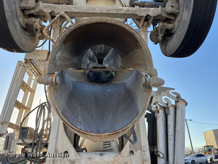 image for item EO4088 2018 Peterbilt 567 ready mix truck