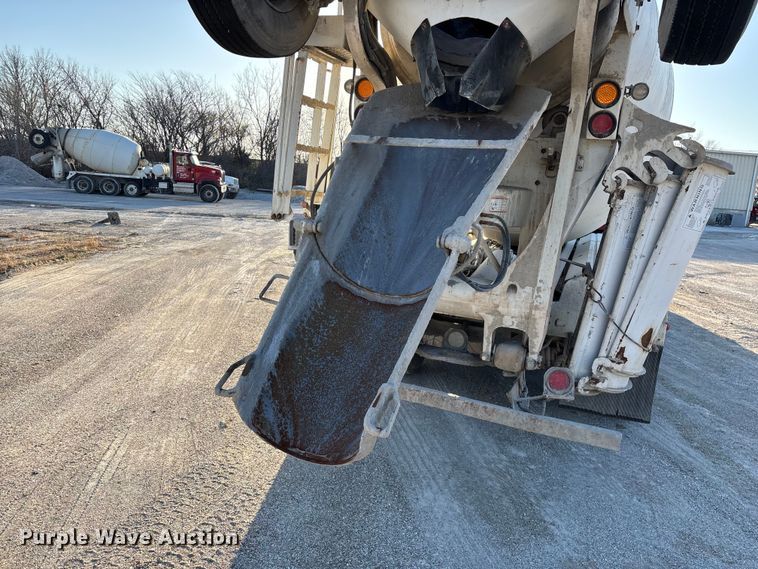 image for item EO4088 2018 Peterbilt 567 ready mix truck