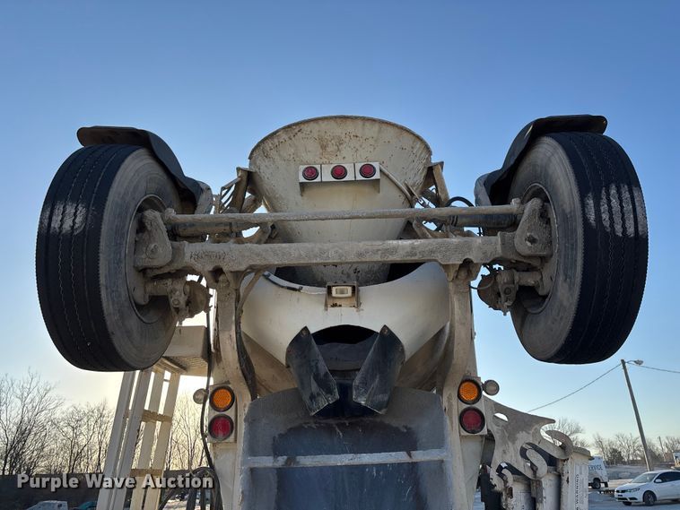 image for item EO4088 2018 Peterbilt 567 ready mix truck