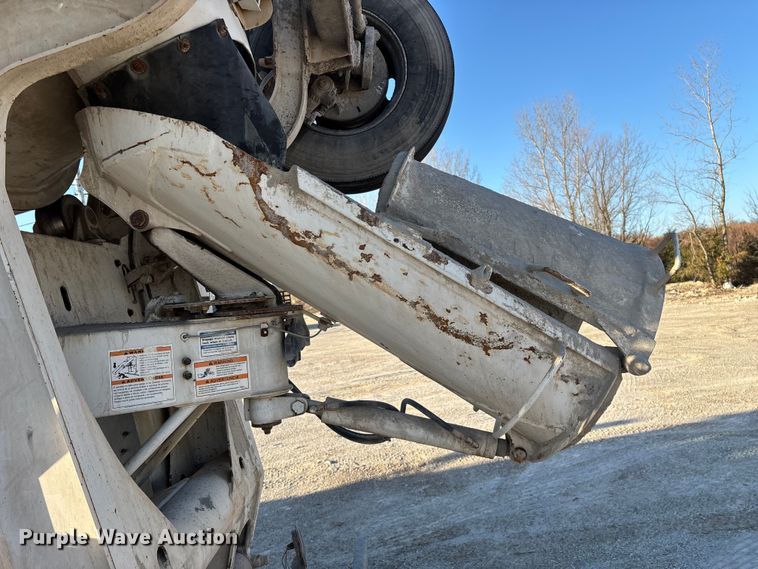 image for item EO4088 2018 Peterbilt 567 ready mix truck