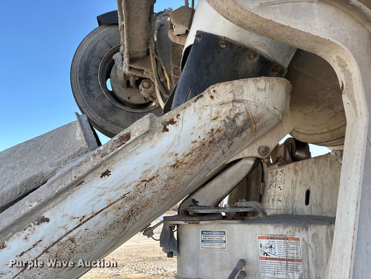 image for item EO4088 2018 Peterbilt 567 ready mix truck