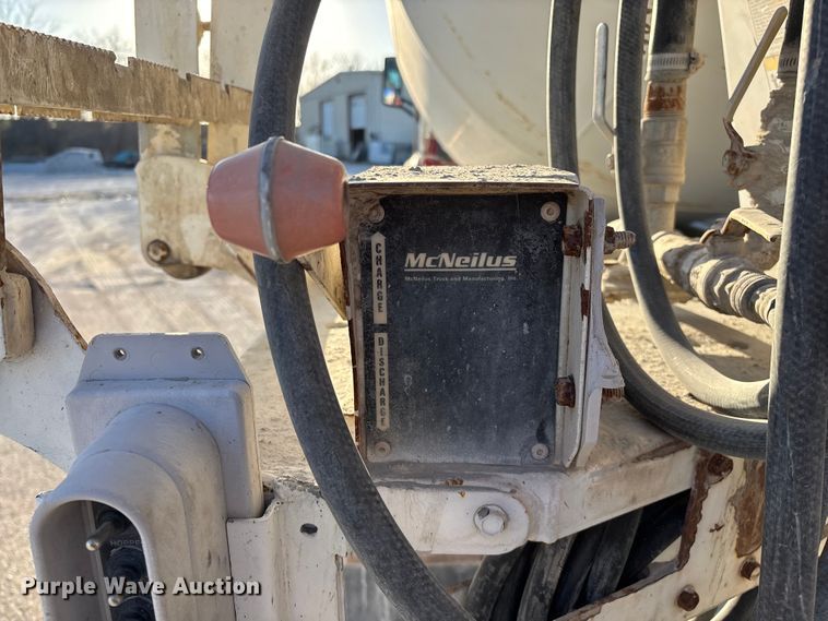 image for item EO4088 2018 Peterbilt 567 ready mix truck