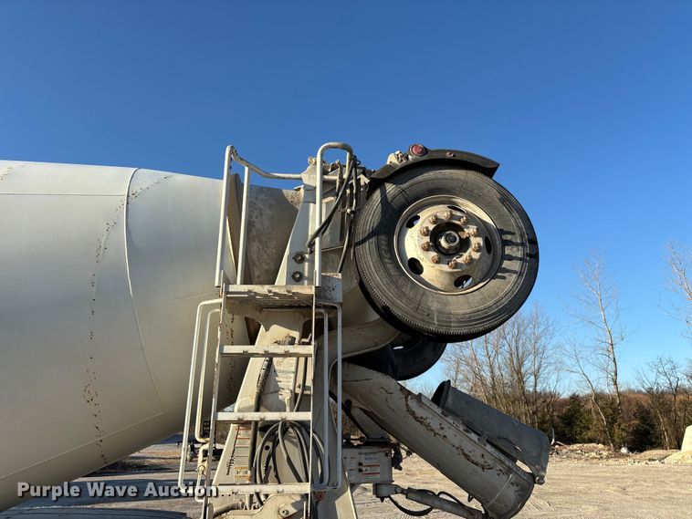 image for item EO4088 2018 Peterbilt 567 ready mix truck