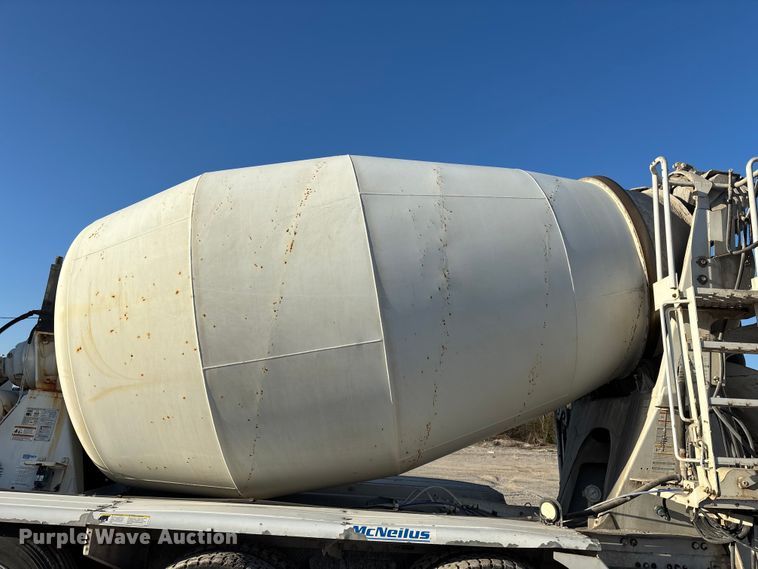 image for item EO4088 2018 Peterbilt 567 ready mix truck