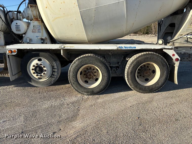 image for item EO4088 2018 Peterbilt 567 ready mix truck