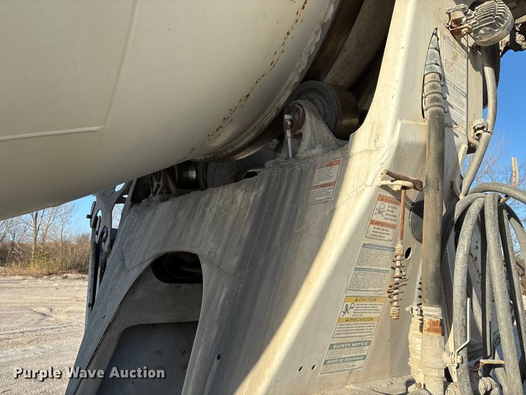 image for item EO4088 2018 Peterbilt 567 ready mix truck