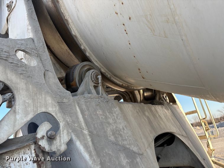 image for item EO4088 2018 Peterbilt 567 ready mix truck