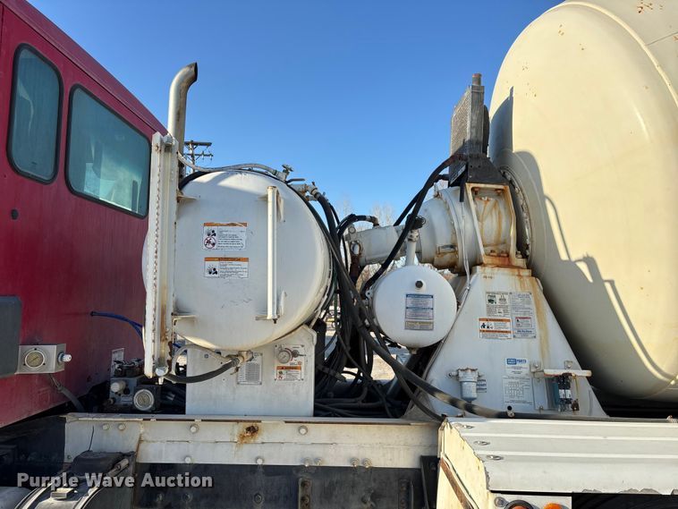 image for item EO4088 2018 Peterbilt 567 ready mix truck