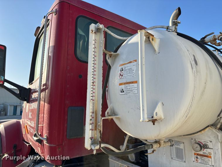 image for item EO4088 2018 Peterbilt 567 ready mix truck