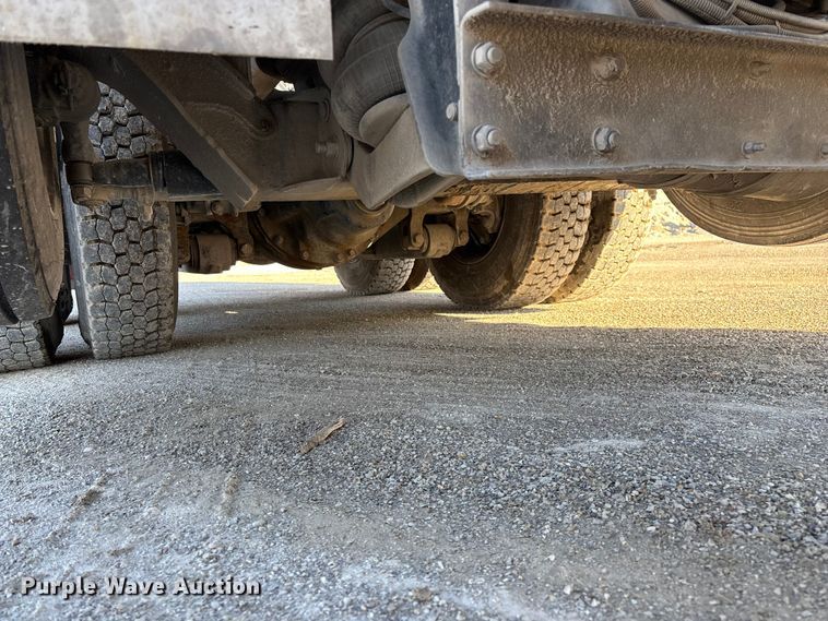 image for item EO4088 2018 Peterbilt 567 ready mix truck