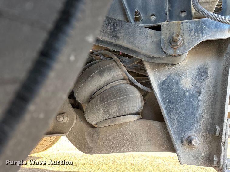 image for item EO4088 2018 Peterbilt 567 ready mix truck