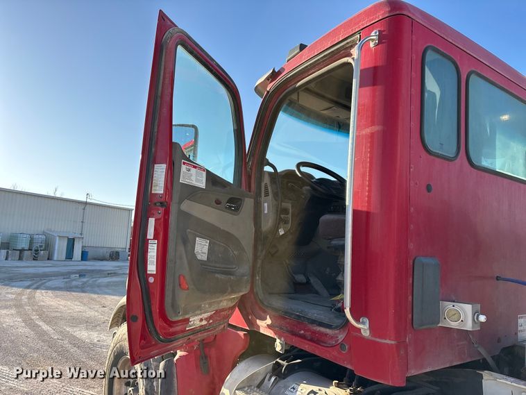 image for item EO4088 2018 Peterbilt 567 ready mix truck