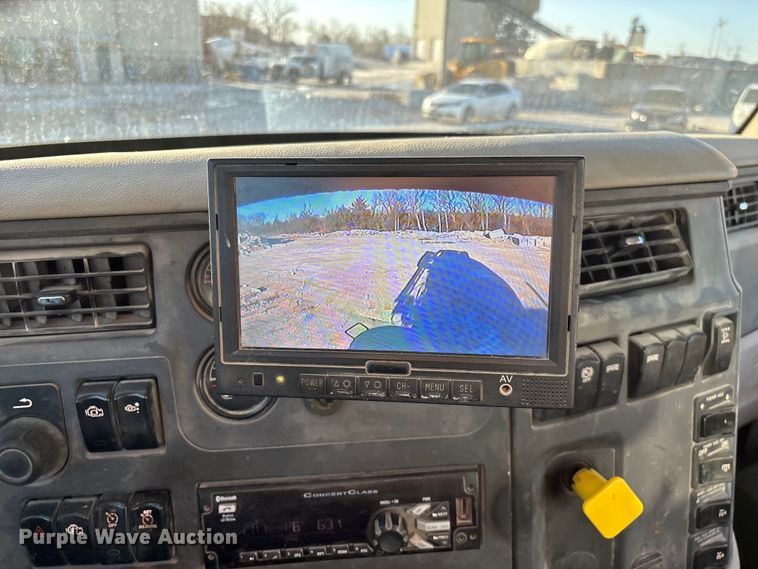 image for item EO4088 2018 Peterbilt 567 ready mix truck