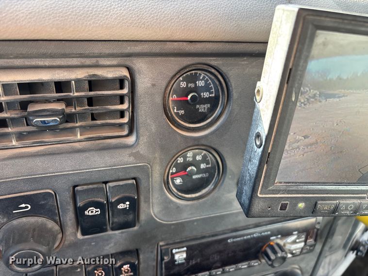 image for item EO4088 2018 Peterbilt 567 ready mix truck