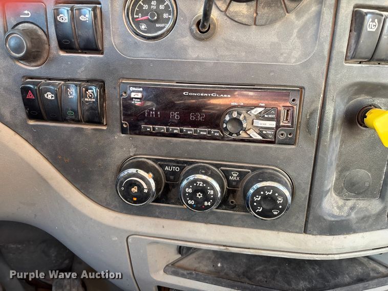 image for item EO4088 2018 Peterbilt 567 ready mix truck