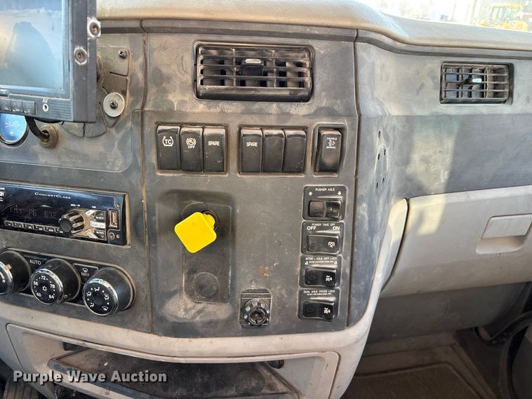 image for item EO4088 2018 Peterbilt 567 ready mix truck