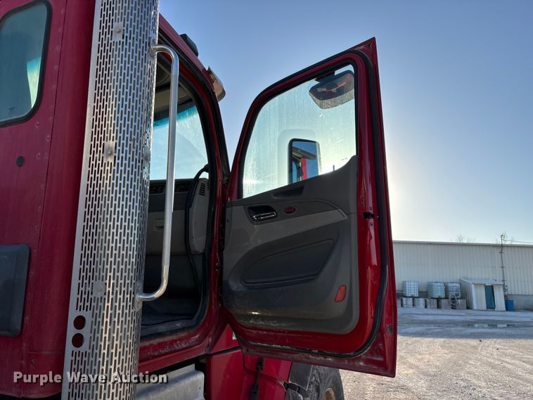 image for item EO4088 2018 Peterbilt 567 ready mix truck