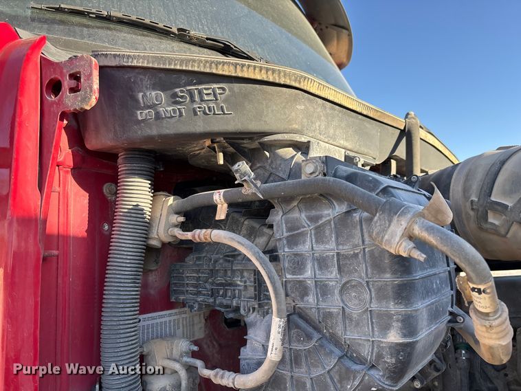 image for item EO4088 2018 Peterbilt 567 ready mix truck