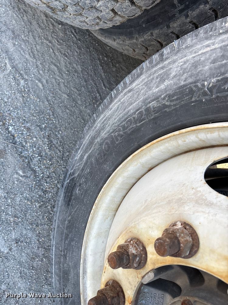 image for item EO4088 2018 Peterbilt 567 ready mix truck