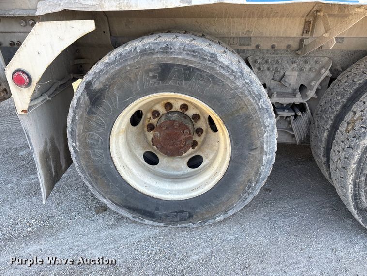 image for item EO4088 2018 Peterbilt 567 ready mix truck