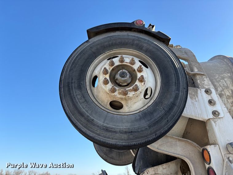 image for item EO4088 2018 Peterbilt 567 ready mix truck