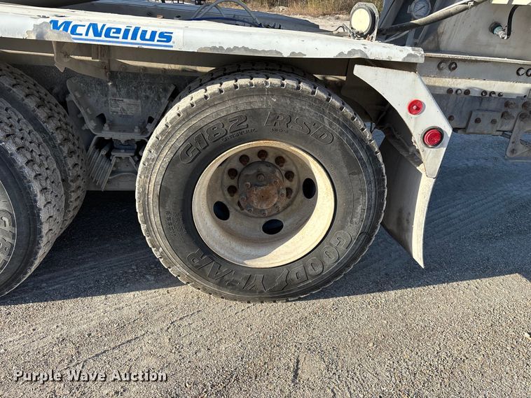 image for item EO4088 2018 Peterbilt 567 ready mix truck