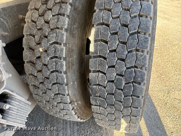 image for item EO4088 2018 Peterbilt 567 ready mix truck