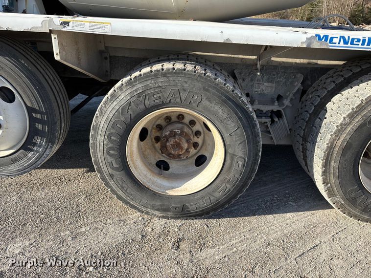 image for item EO4088 2018 Peterbilt 567 ready mix truck