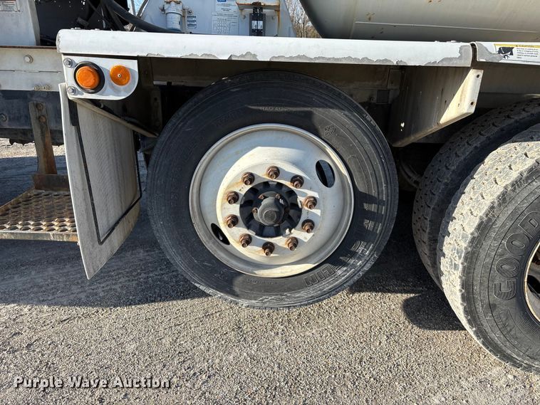 image for item EO4088 2018 Peterbilt 567 ready mix truck