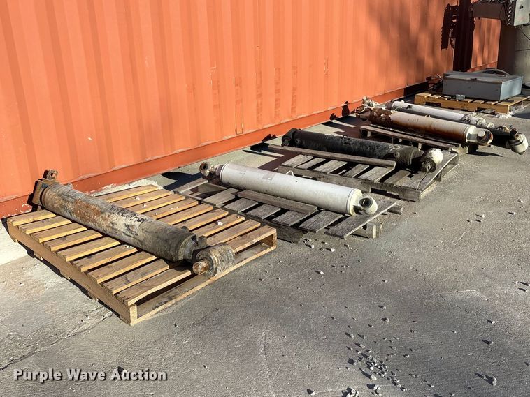 image for item EO4089 (6) ready mix truck hydraulic cylinders
