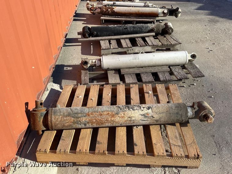 image for item EO4089 (6) ready mix truck hydraulic cylinders
