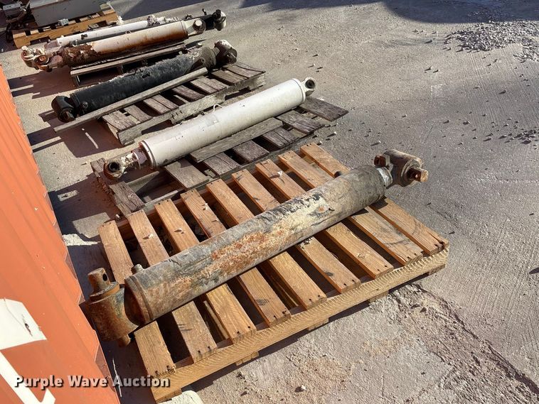 image for item EO4089 (6) ready mix truck hydraulic cylinders