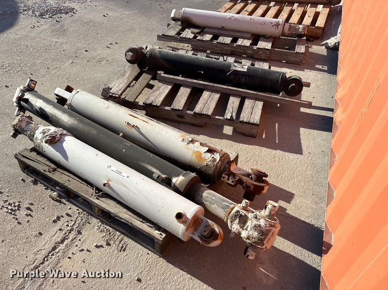 image for item EO4089 (6) ready mix truck hydraulic cylinders