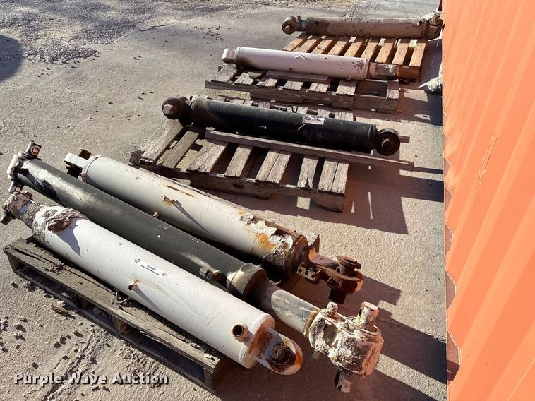 image for item EO4089 (6) ready mix truck hydraulic cylinders