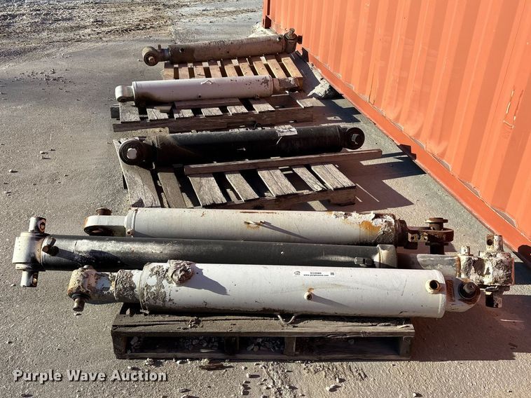image for item EO4089 (6) ready mix truck hydraulic cylinders