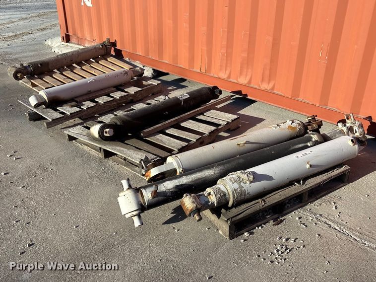 image for item EO4089 (6) ready mix truck hydraulic cylinders