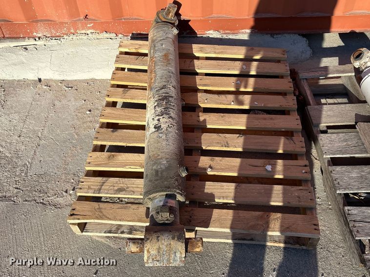 image for item EO4089 (6) ready mix truck hydraulic cylinders