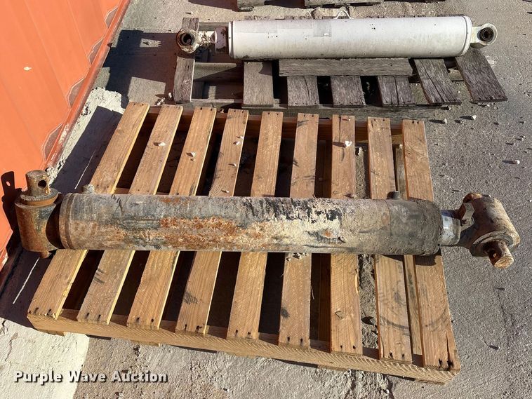 image for item EO4089 (6) ready mix truck hydraulic cylinders