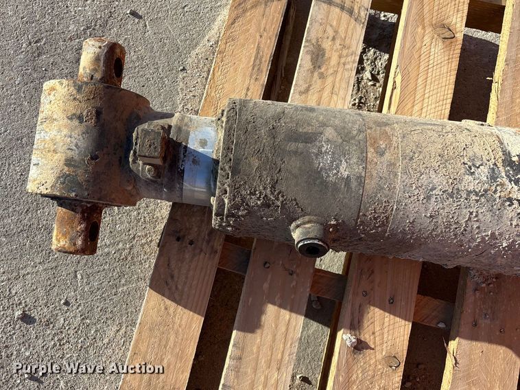 image for item EO4089 (6) ready mix truck hydraulic cylinders