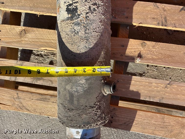 image for item EO4089 (6) ready mix truck hydraulic cylinders