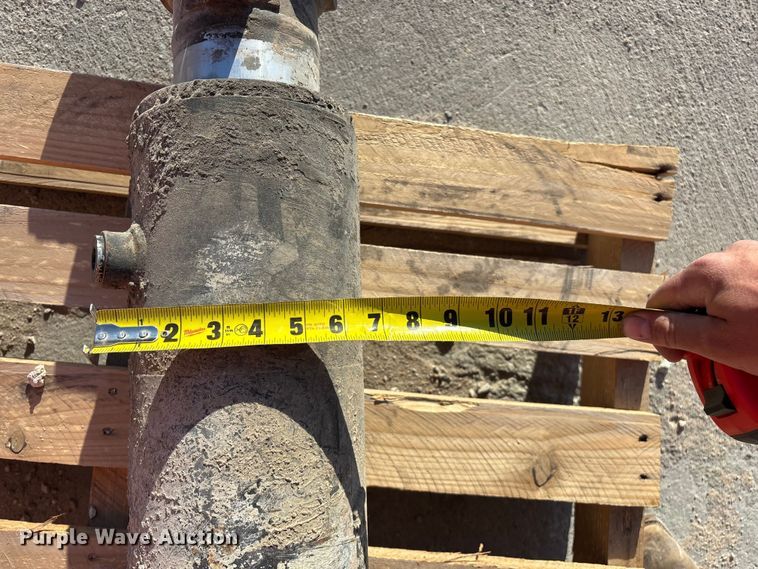 image for item EO4089 (6) ready mix truck hydraulic cylinders