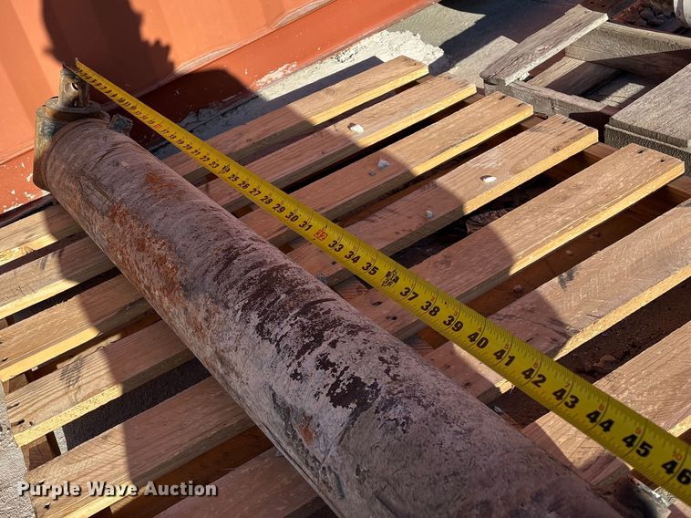 image for item EO4089 (6) ready mix truck hydraulic cylinders