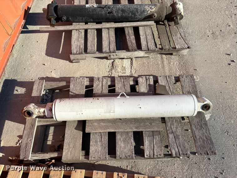 image for item EO4089 (6) ready mix truck hydraulic cylinders