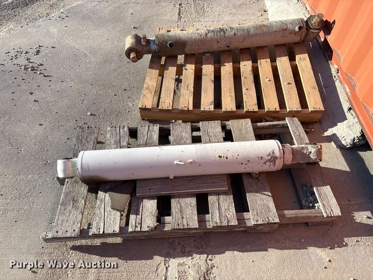 image for item EO4089 (6) ready mix truck hydraulic cylinders
