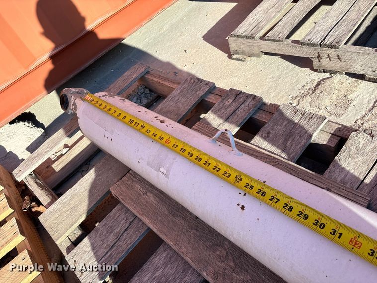 image for item EO4089 (6) ready mix truck hydraulic cylinders