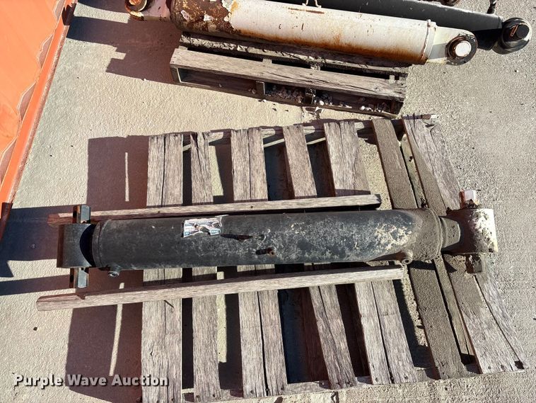 image for item EO4089 (6) ready mix truck hydraulic cylinders